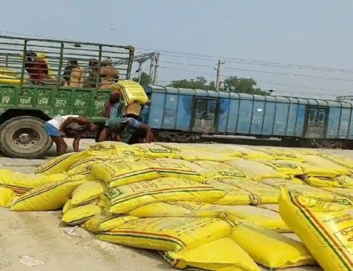 मानक पर खरी नहीं उतरी डीएपी खाद, ट्रक सहित जप्त