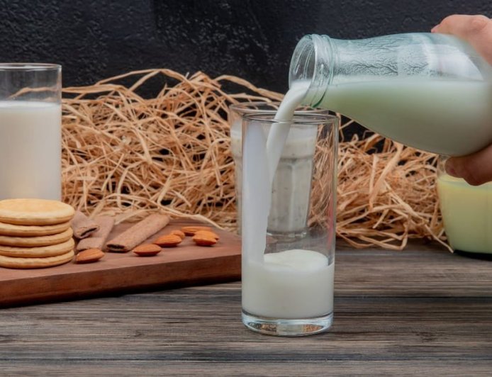 इन 3 आसान घरेलू नुस्खे से आप सिर्फ 1 मिनट में असली-नकली दूध की कर सकते हैं पहचान